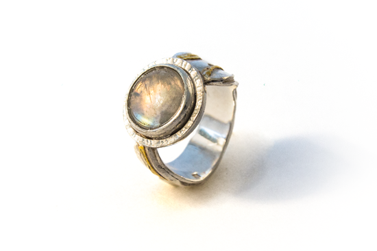 Ring (opdracht) zilver en goud, labradoriet