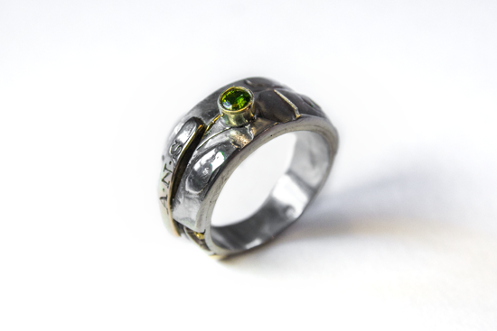 Ring (opdracht) zilver, goud, ‘stukjes trouwring…met tekst’, tourmalijn